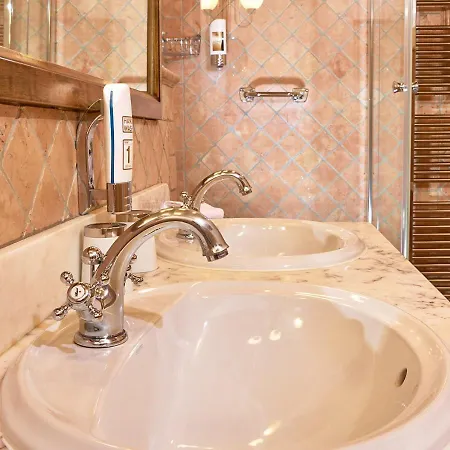 Historik Gotisches Haus Garni 4*