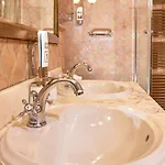 Historik Gotisches Haus Garni 4*