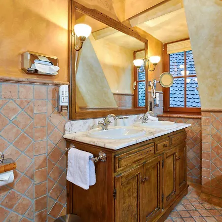 Historik Gotisches Haus Garni 4*