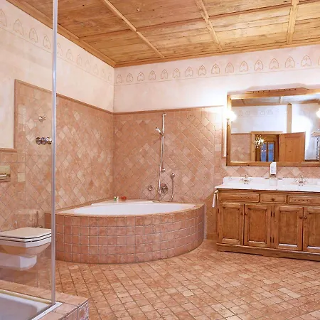 Historik Gotisches Haus Garni Pensión 4*