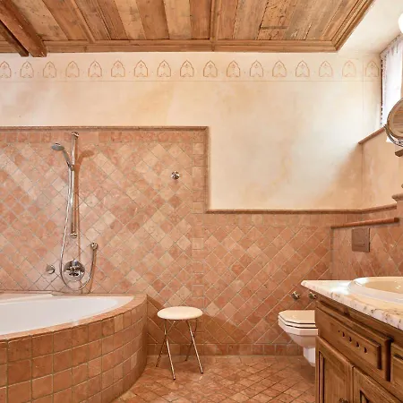 Konukevi Historik Gotisches Haus Garni 4*