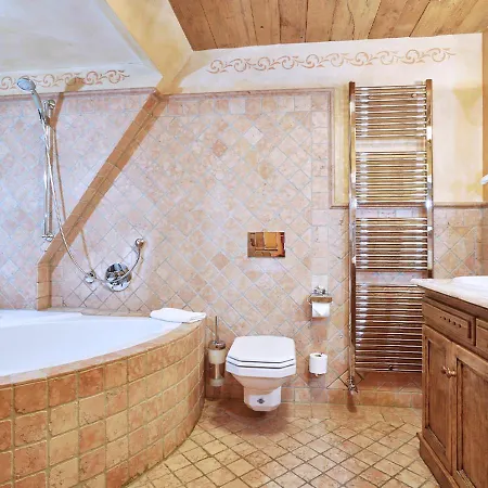 Historik Gotisches Haus Garni 4*