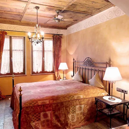 Historik Gotisches Haus Garni Pensión 4*