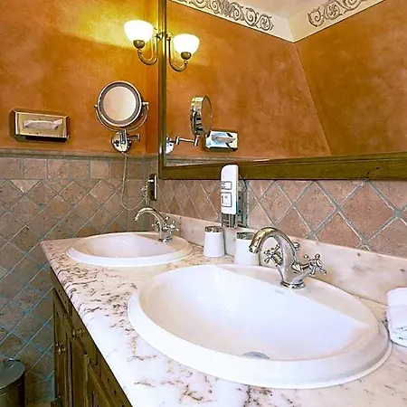 Gotisches Haus 4*