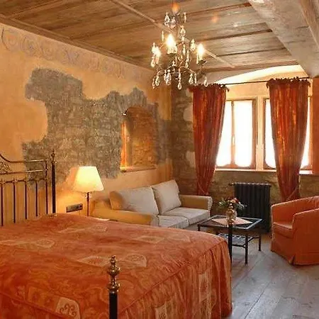 Konukevi Historik Gotisches Haus Garni 4*