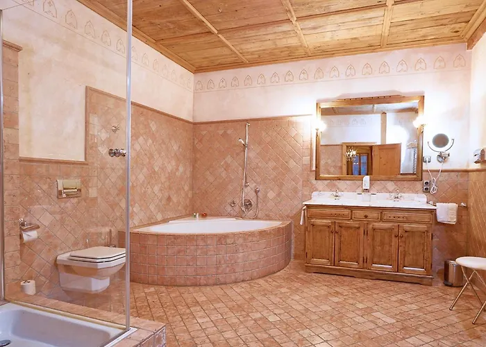 ヒストリーク ゴティシェス ハウス ガルニ ゲストハウス 4*