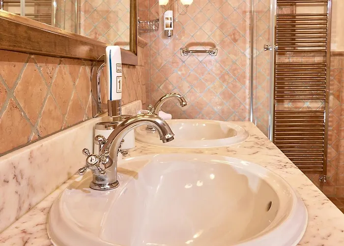 ヒストリーク ゴティシェス ハウス ガルニ 4*